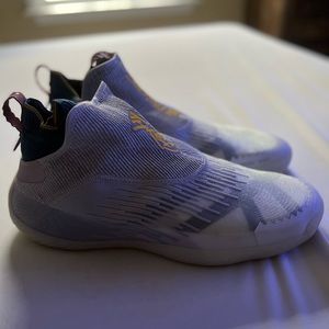 Basketball shoe , Grey , Good Grip